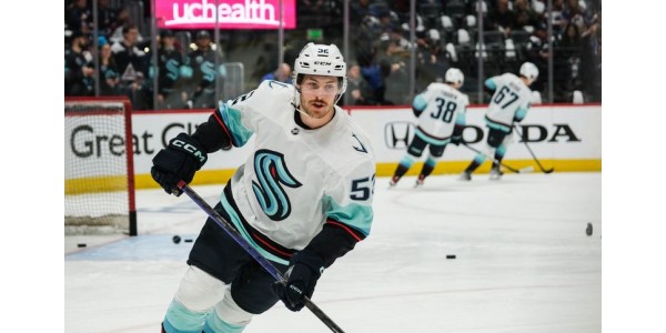 Seattle Kraken-spelaren Tye Kartye är särskilt glad över att hans föräldrar kom för att titta på matchen